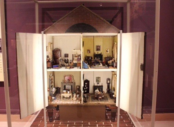 Oldest American Dollhouse