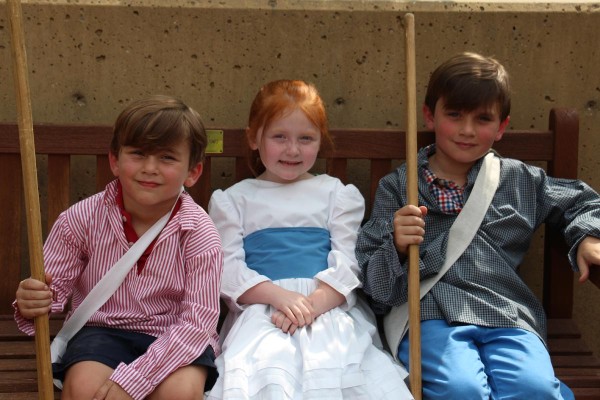 kids-costumes-bench