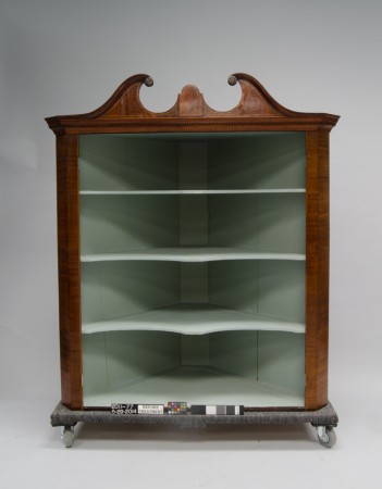 Norfolk Corner Cupboard (1790-1815), Colonial Williamsburg Foundation 2011-77. 