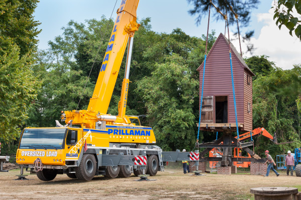 Crane lifting the windmill house on to the post at Great Hopes Plantation.