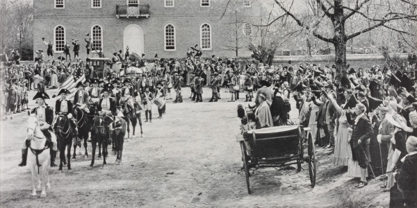 A scene from The Howards of Virginia shot in Williamsburg, with hundreds of extras.