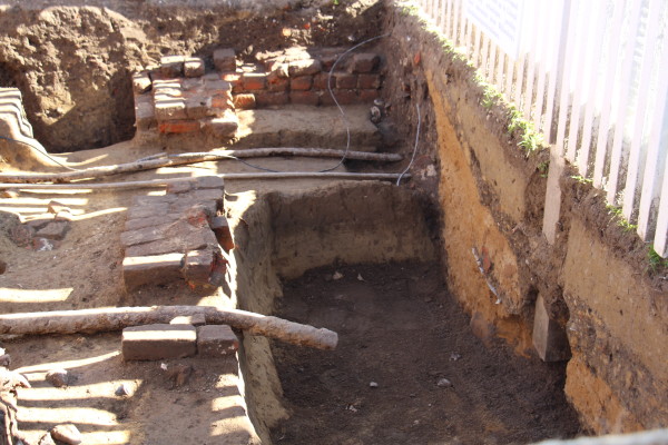 Archaeological dig on the site of the James Slate tenement on Duke of Gloucester St. Dec . 2015