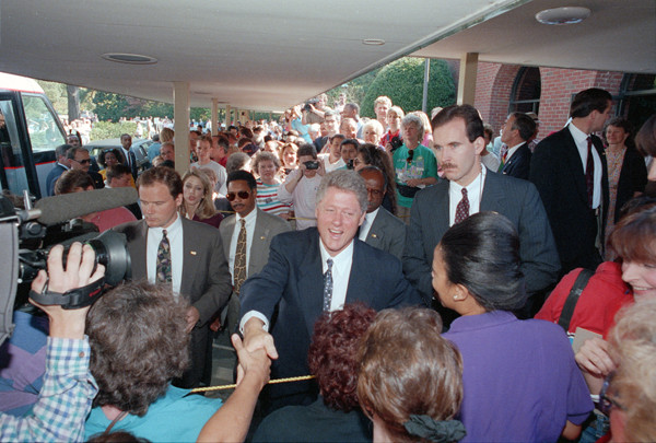 K1992-DMD-160-22A Presidential Candidate Bill Clinton Visitors, Distinguished