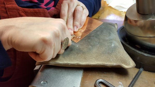 Master Engraver Lynn Zelesnikar at work