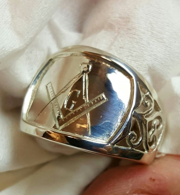 Engraved ring with Masonic symbol