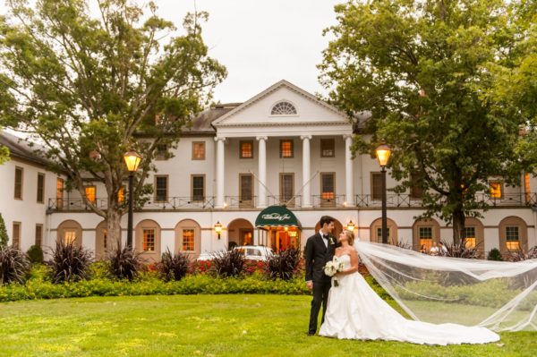 wedding-couple-williamsburg-inn